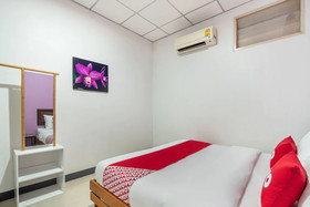 9's Born by OYO Rooms