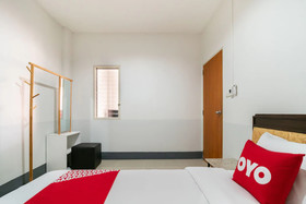 9's Born by OYO Rooms