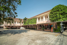 9's Born by OYO Rooms