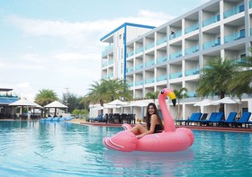 GrandBlue Resort & Beachclub