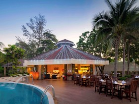 Novotel Rayong Rim Pae Resort Hotel