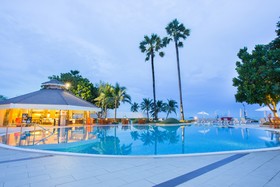 Novotel Rayong Rim Pae Resort Hotel