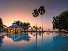 Novotel Rayong Rim Pae Resort Hotel