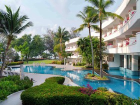 Novotel Rayong Rim Pae Resort Hotel