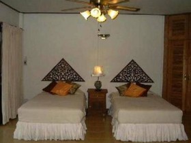 Ruen Thai Rim Haad