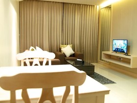 Jolly Suites and Spa Petchkasem