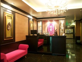 Jolly Suites and Spa Petchkasem