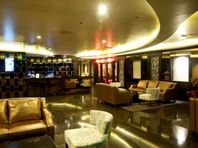 Jolly Suites and Spa Petchkasem