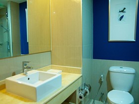 Jolly Suites and Spa Petchkasem