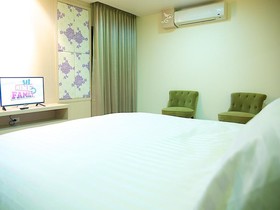 Jolly Suites and Spa Petchkasem