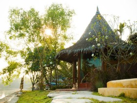 Amphawa Club Resort