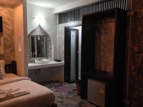 At Casa Guesthouse Amphawa