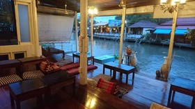 At Casa Guesthouse Amphawa