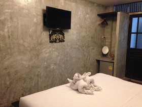 At Casa Guesthouse Amphawa