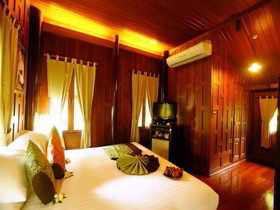 Baan Amphawa Resort & Spa