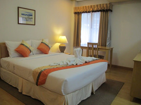 Green Life Service Apartment