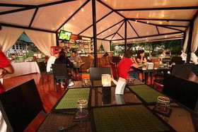 Khao Kheow Es-Ta-Te Camping Resort & Safari