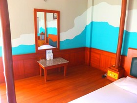 Picnic Sriracha Hotel