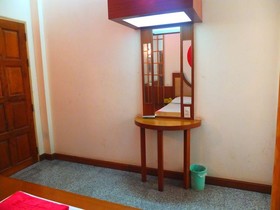 Picnic Sriracha Hotel