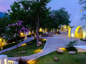 Aristo Chic Resort & Farm