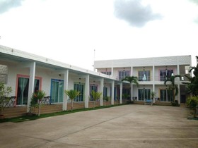 Baan Chom Jan Suan Phung