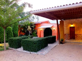 Villa Tuscany Country Resort