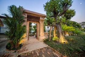 Tolopoti Hotel & Resort