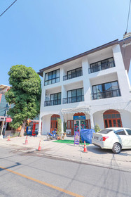 Stay Young Villa by OYO Rooms