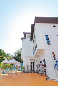 Stay Young Villa by OYO Rooms