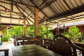 Pop Riverside Homestay