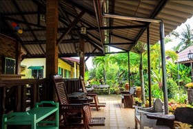 Pop Riverside Homestay