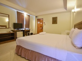 Trat Center Hotel