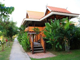 Im Poo Hill Resort