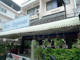 Blue Lagoon Guest House & Bar