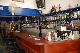 Blue Lagoon Guest House & Bar