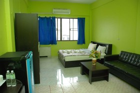 Blue Lagoon Guest House & Bar