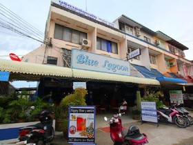 Blue Lagoon Guest House & Bar