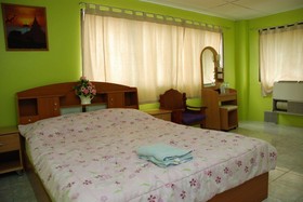 Blue Lagoon Guest House & Bar