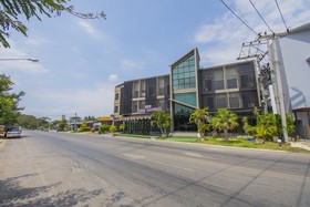 Canal Happiness by Oyo Rooms
