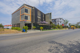 Canal Happiness by Oyo Rooms
