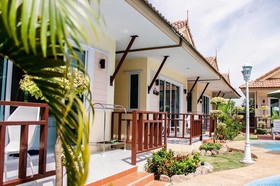 Charm Resort Cha-am