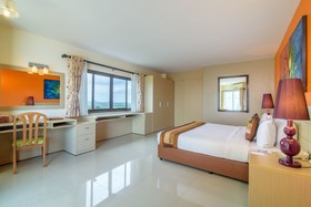 Golden Beach Cha Am Hotel