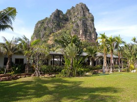 Jurassic Mountain Resort & Fishing Park