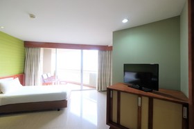 Long Beach Cha Am Resort