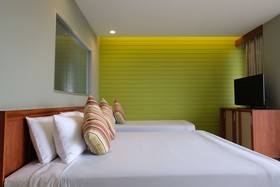 Long Beach Cha Am Resort
