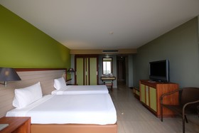 Long Beach Cha Am Resort