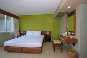 Long Beach Cha Am Resort