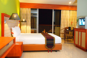Long Beach Cha Am Resort