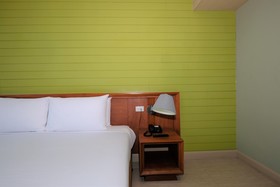 Long Beach Cha Am Resort