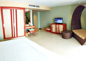 Long Beach Cha Am Resort